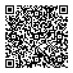 萧风显得很礼貌对女孩子动粗可不是他的风格不过礼貌归礼貌他的目光却很放肆的停留在学生妹胸口和大腿处……二维码生成