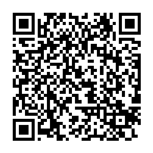 董事会秘书借着商量银行贷款问题的机会进了总经理慕正奇的办公室二维码生成