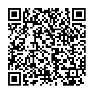 董悦婷在随身的包里拿出几份打印的文件递给宫永江和冯保国他们二维码生成