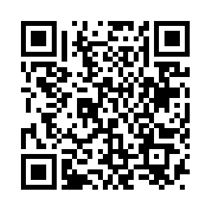 表情若有所思地看着把凤凰抱在怀里的白修二维码生成