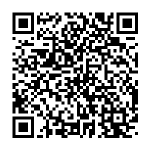 要知道刚才没有经过文符加持的箭矢只能在圆盾上留下一个白印而已二维码生成