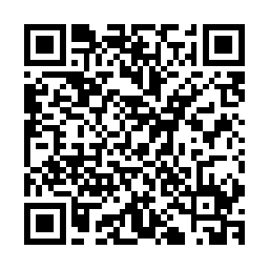 负责制作周氏准备在年底重磅推出的一款网络游戏的美工部分二维码生成