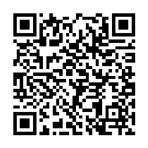 赵轶伦早就拿出了纸和笔在策划着交易过程及方法二维码生成