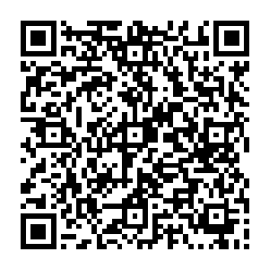 路漫从儿子的房间里回来看到已经换了家居服的裴修远又换衣服好像要出门的样子二维码生成