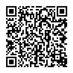 路边的扬声器在不断播放着联邦官员富有煽动性的演讲和威武雄壮的军乐进行曲二维码生成
