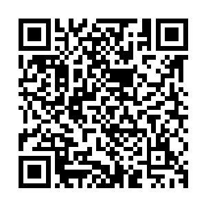 躲在不同地方的洪亚伦和医生同时发现了赵长枪发出的灯光信号二维码生成