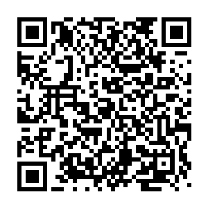 还从来没有看到有人敢在他面前拍桌子――连一个不恭敬的眼神都没有二维码生成