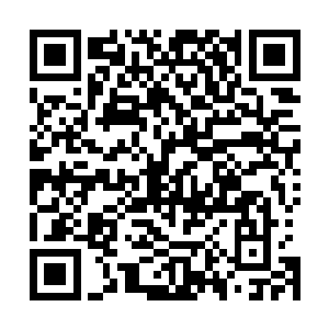 还给配备了一台最新式的台式电脑――她那张办公桌的位置二维码生成