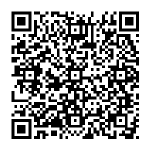 这些平时几乎是王不见王的传媒大佬们一个接一个地走进了会议室――六大的总裁二维码生成
