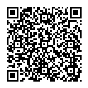 这会儿上官曦儿一伸手顿时伸出了一条白色的丝带将龙直接卷住拉倒了我们的身边二维码生成