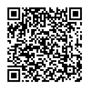这位穿着一身白衣长得却很不王子的家伙抢过去后就远远的丢开了二维码生成