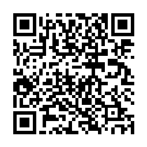 这完全颠覆了曾经父亲在他心中的高大威武坚定的形象二维码生成