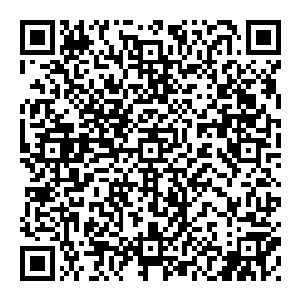 这是我丈夫……这是我女儿……这张是在香港照的……这张是在英国照的……这张是在马尔代夫照的……这张是在泰国照的……二维码生成