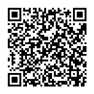这笑容让跟着出来的小武看得目眩神迷――阿青这会儿可顾不上管他二维码生成