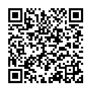连俢肆便从旁边的柜子里翻出她昔日的睡衣和干净的底二维码生成