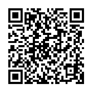 连成一片的闪光灯犹如泼出去的水一般将整个舞台笼罩在一起二维码生成