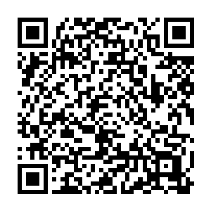 通常都是把酒店客房成排的放到海滩上做沙屋或者用栈桥连到浅海上的水屋二维码生成