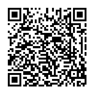 那个叫黄亚伟的家伙和另外一个也是一伙的男子似乎叫阿强的正在那里谈笑分生二维码生成