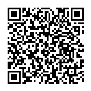 那种柔软的感觉和淡淡的清香在刺激着他身体里的那股隐藏了许久的欲二维码生成