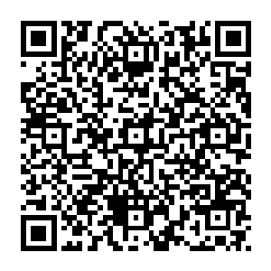 那趾缝间泌出的细密的汗珠就像一颗颗晶莹剔透的微小的钻石镶在粉红色的绸缎上二维码生成