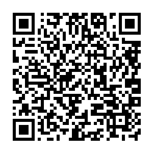 陌路离殇只疑惑的把烛台靠近也不知被门框撞到几次的何西的脸上二维码生成
