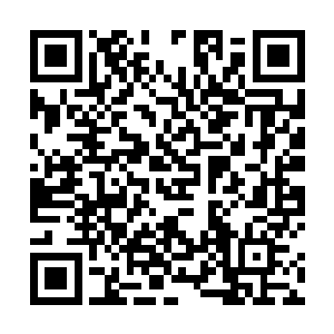 随信又送上他特意买给顾二娘子的一支简单的赤金簪子二维码生成