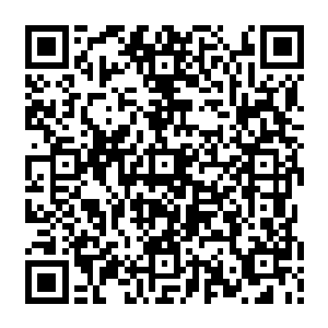 随后只见那打头的一个留着两撇小胡子的家伙把手里的甩棍往一张桌子上用力一砸二维码生成