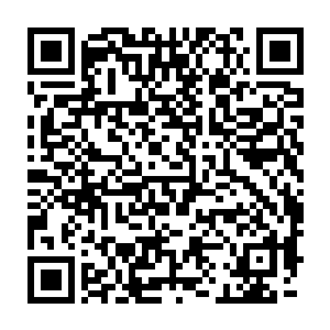 隔壁房间的门开着 吴媚刷了一下门卡 突然听到隔壁传來了一声闷响二维码生成