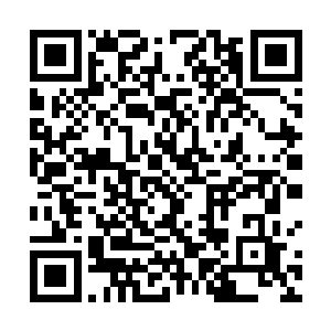 雨果那摘下墨镜的脸庞没有任何阻碍地展现在大家面前二维码生成