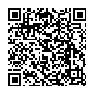 顺序排定位置之后才看到冰山公主和金泰妍慢悠悠的从车厢内出来二维码生成