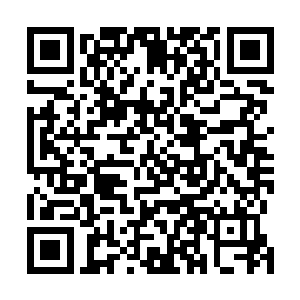 高扬他们的中转船是一条排水量在两千吨的旧游轮改装的二维码生成
